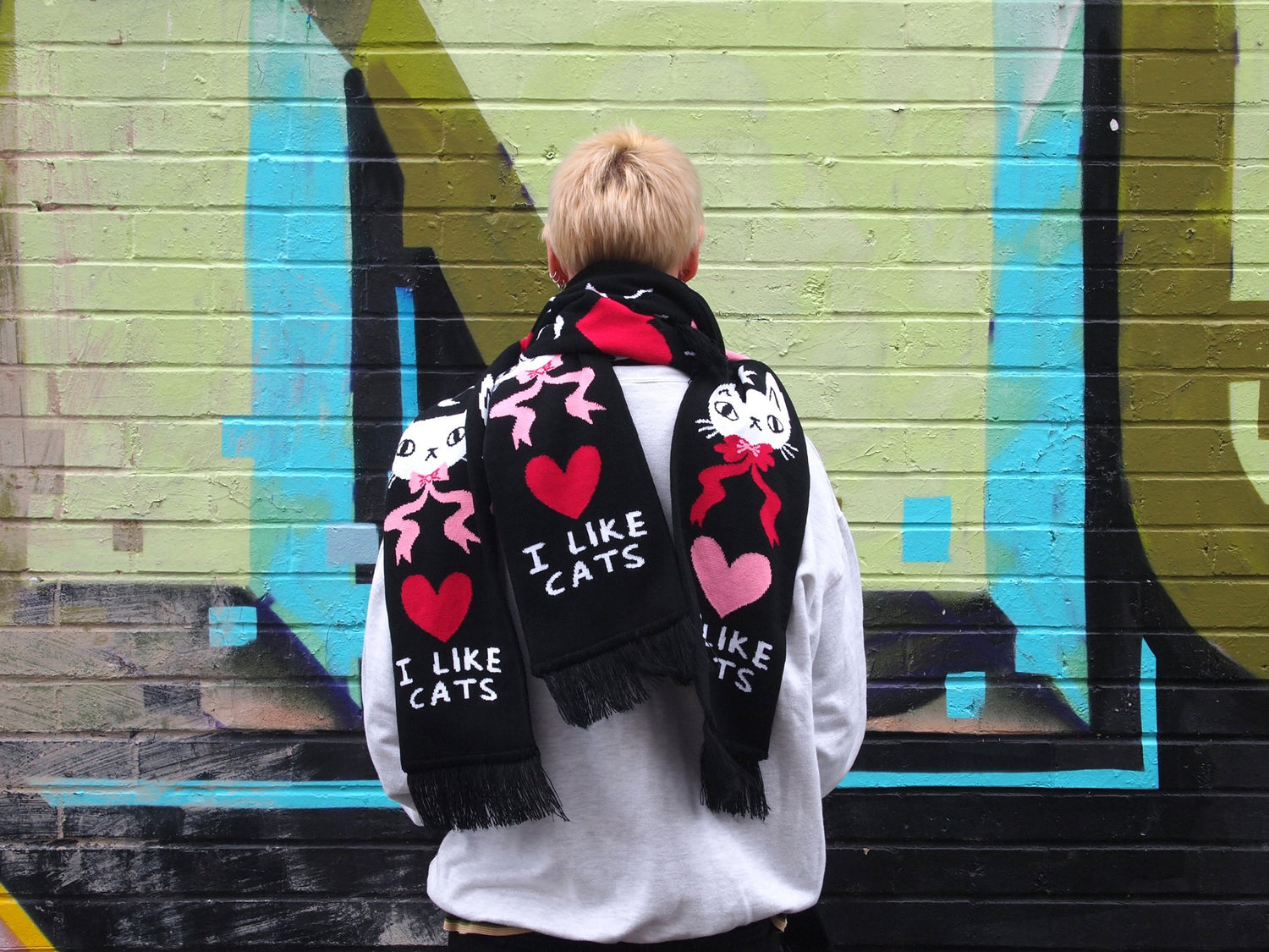 68de2f7800ddcb1087155c2d_scarf-black6_1761736216675.jpg