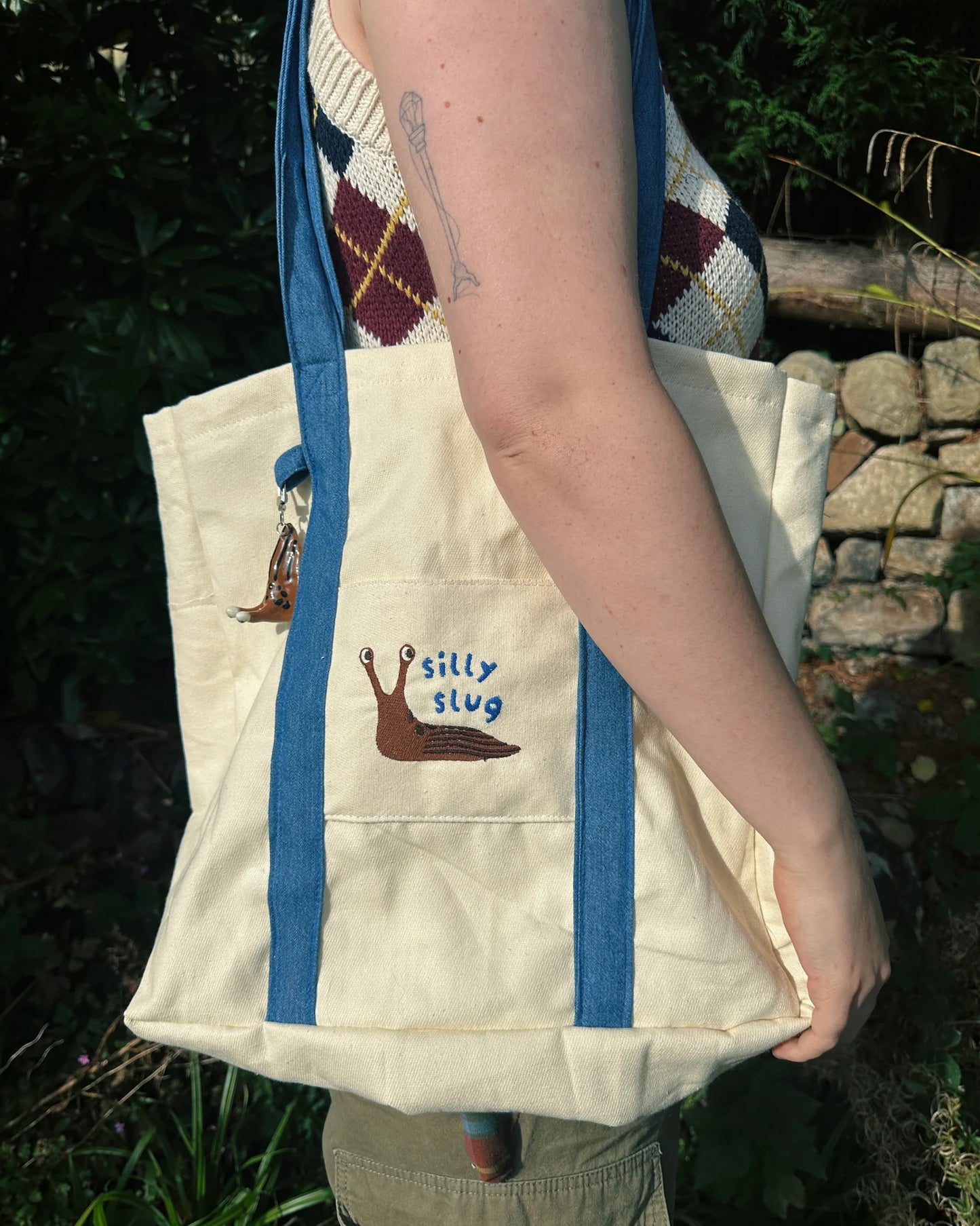 silly slug tote bag